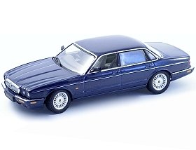 Die-cast Model Jaguar XJ8 (1:43 scale in Blue)