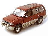 Die-cast Model Mitsubishi Shogun (Pajero) (1:18 scale in Red)