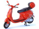 Die-cast Model Vespa ET4 150 (1:12 scale in Red)