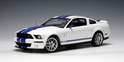 AUTOart Ford Shelby Cobra GT 500 LTD 3000pcs in White/Blue