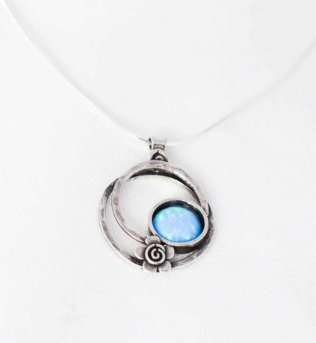 Aviv Silver Sterling Silver Round Opal Flower Necklace