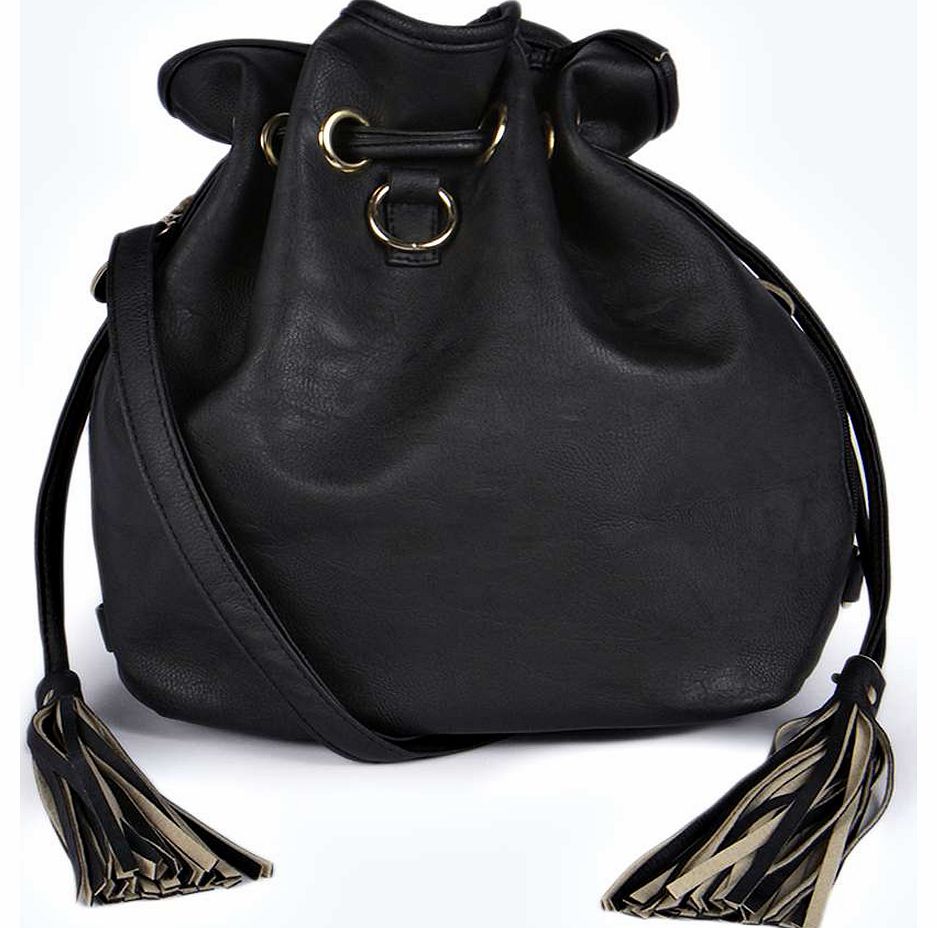 boohoo Lydia Tassel Duffle Bag - black azz18469