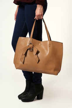 Tanya Bow Detail Shopper Female