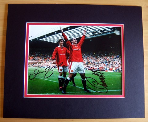 CANTONA & BECKHAM SIGNED & MOUNTED PHOTO - 15 x