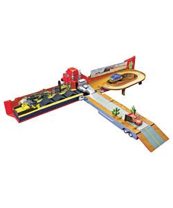 cars (TM) Mega Mack Playset