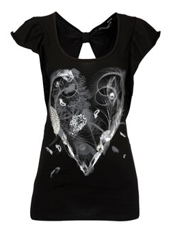 Black feather heart t-shirt