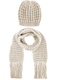 Cream hat and scarf set