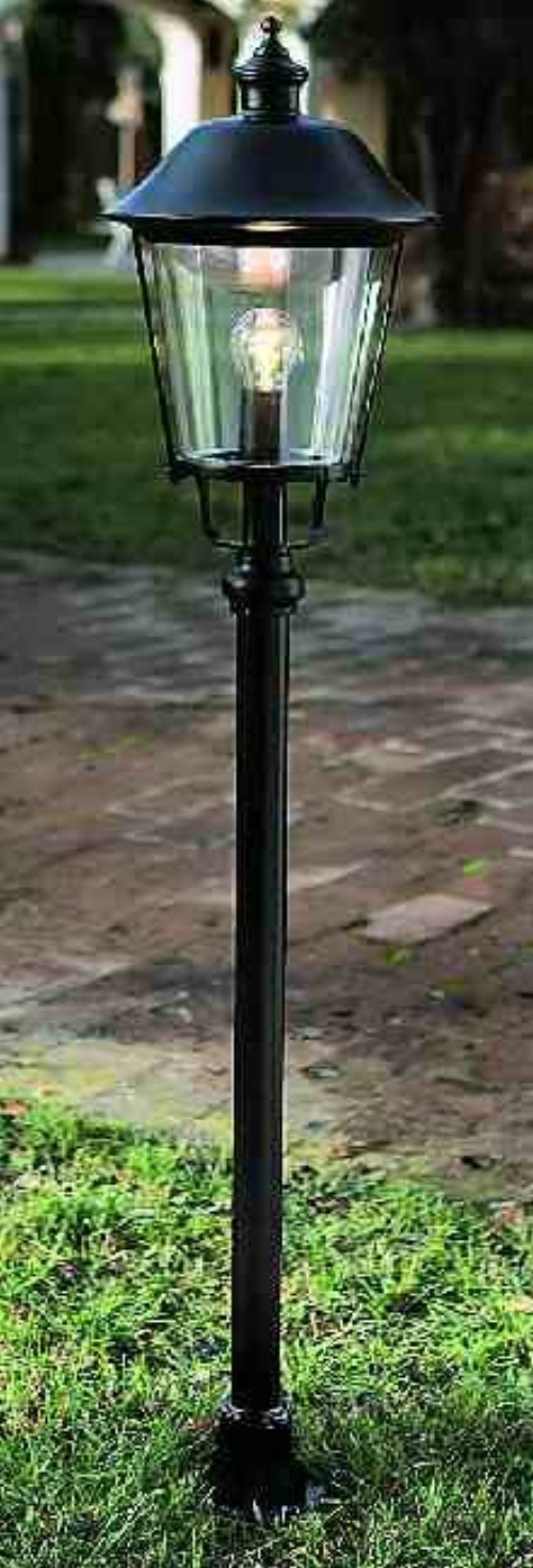 Trenton Cast aluminium half-post in satin black with clear polycarbonate lens