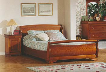 LEA Sleigh Bed