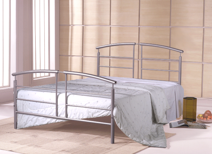 Curve 4ft 6 Double Metal Bedstead