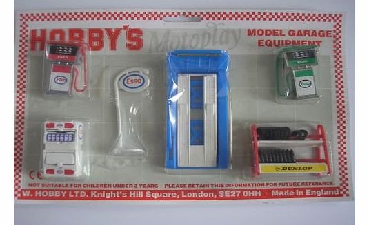 MODEL GARAGE ACCESSORIES SET WITH PETROL PUMPS, CAR RAMP. TYRE RACK ETC