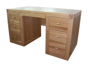 Oakey Desk (IP077)