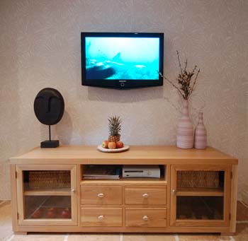 Oakey Entertainment Unit (IP075)