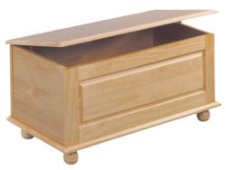 Julian Bowen Pine Blanket Box