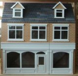 THE SHOP DOLLS HOUSE KIT/ 3 STOREY PAINTED BRICK