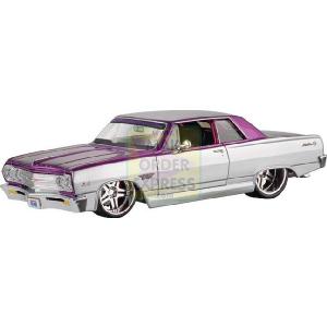 Maisto 1 24 Chevrolet Malibu Purple and Silver