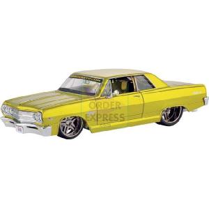 Maisto 1 24 Chevrolet Malibu Yellow