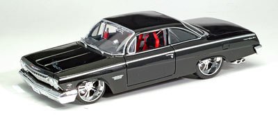 Maisto Diecast Model Chevrolet Bel Air (1962) in Burgundy and Gold