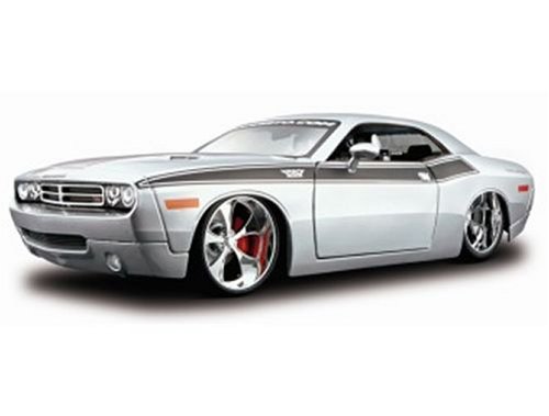 Maisto Diecast Model Dodge Challenger Pro-Rodz in Silver (1:18 scale)