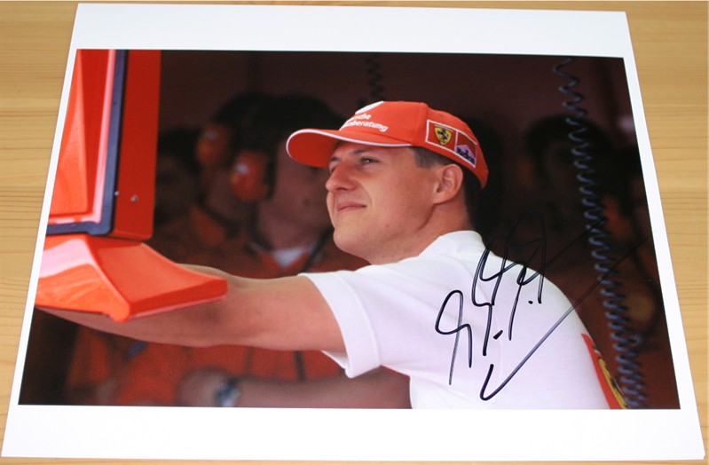 MICHAEL SCHUMACHER HAND SIGNED 10 x 8 INCH