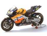 Minichamps Die-cast Model Honda RC211V (Valentino Rossi) (1:12 scale in Orange racing trim)