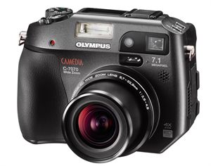 OLYMPUS C7070