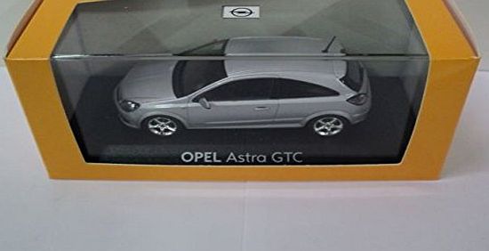 Opel: Minichamps Opel Astra H 3 Door Silver 1:43 Diecast Model Car Made by Minichamps Genuine Opel Collectors Model. Not suitable for children under 14 years