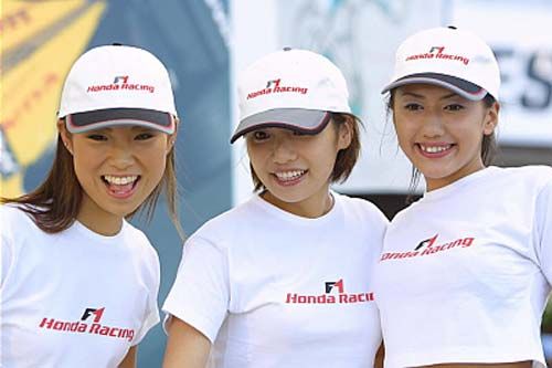 Pit Babes Honda Pit Babes 2001 Japanese Grand Prix Poster - Extra Extra Large (100cm x 150cm)