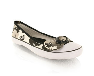 Charming Flower Print Pump