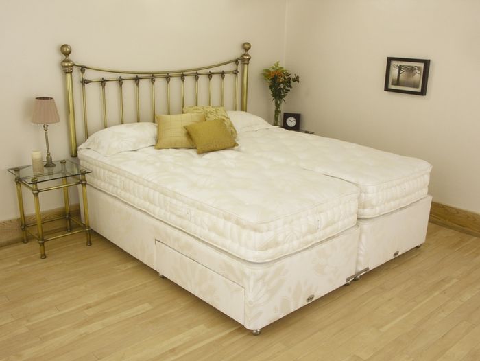 Chesterfield 4ft 6 Double Divan Bed