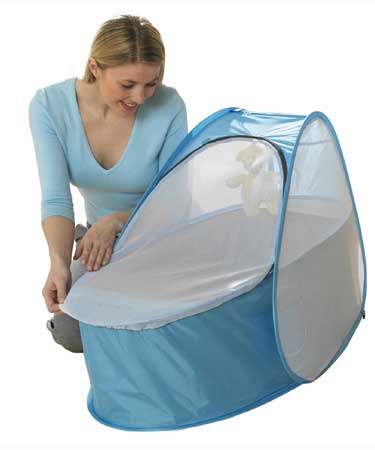 Deluxe pop-up travel cot in baby blue