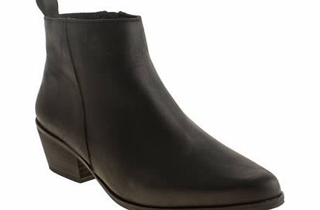 schuh Black Ambush Boots