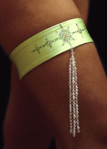 Envy jewel brooch garter