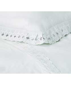 Duvet set with broidanglais trim. Includes duvet c