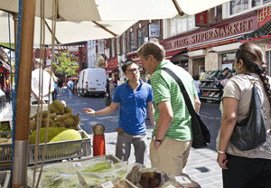 School of Wok is an Oriental and Asian cookery school in the heart of London. Their professional chefs are devoted to inspire and pass on their expertise of Eastern cuisine. This leading cookery school offers hands-on cookery classes for everyone to 