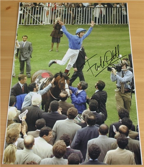 FRANKIE DETTORI SIGNED 12 X 8 INCH COLOUR