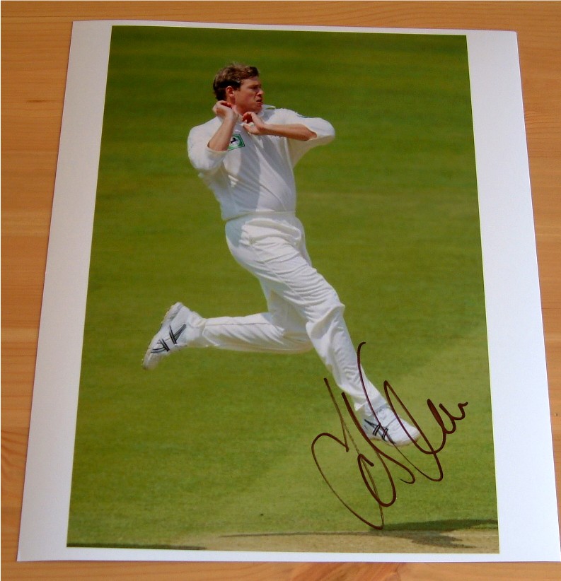 JACOB ORAM HAND SIGNED 10 x 7 INCH COLOUR PHOTO