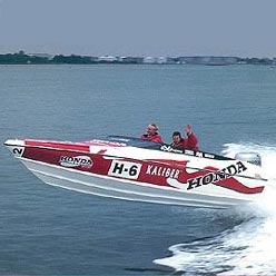 Drive the sensational Honda Formula 4-stroke Series Raceboat