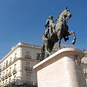 A great way to get your bearings and learn more about this diverse city, the Panoramic Madrid tour i