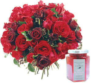 Roses and Rose petals jam red 61 roses