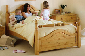 Silentnight- Vanilla- 5FT Kingsize Wooden Bedstead with Miracoil Mattress