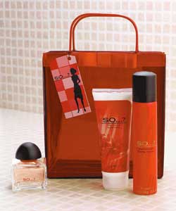 Contains:Organza frame bag.50ml Eau de Toilette.75