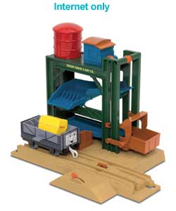 Hay loader lift the hay on the elevator and send it down the chute to fill the Troublesome Truck.Tip