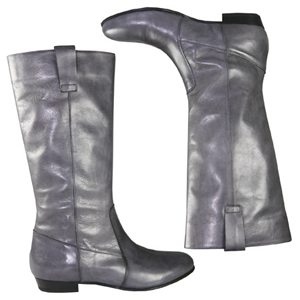 A modern knee length boot from Jones Bootmaker. Features every day casual styling with low block hee