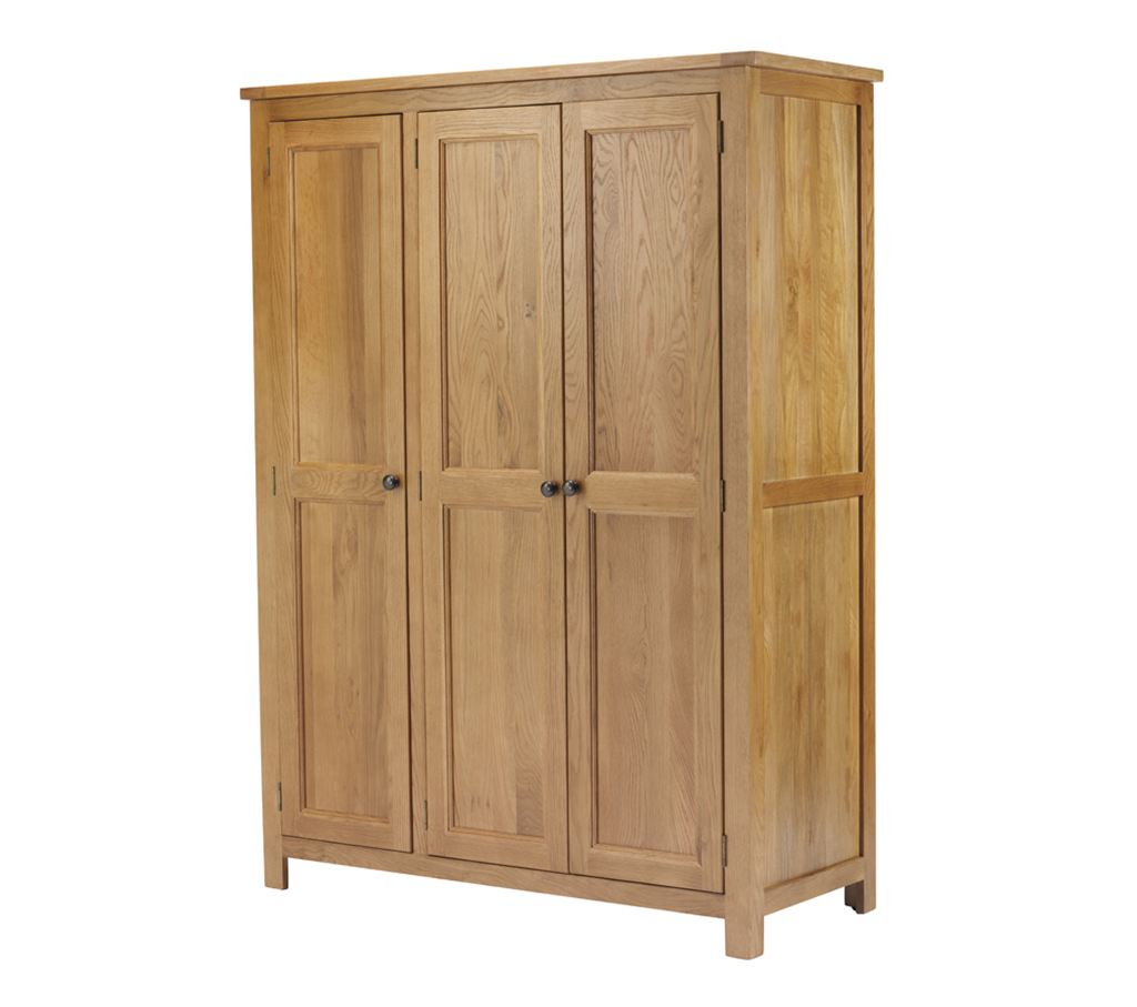 Oak 3 door wardrobe